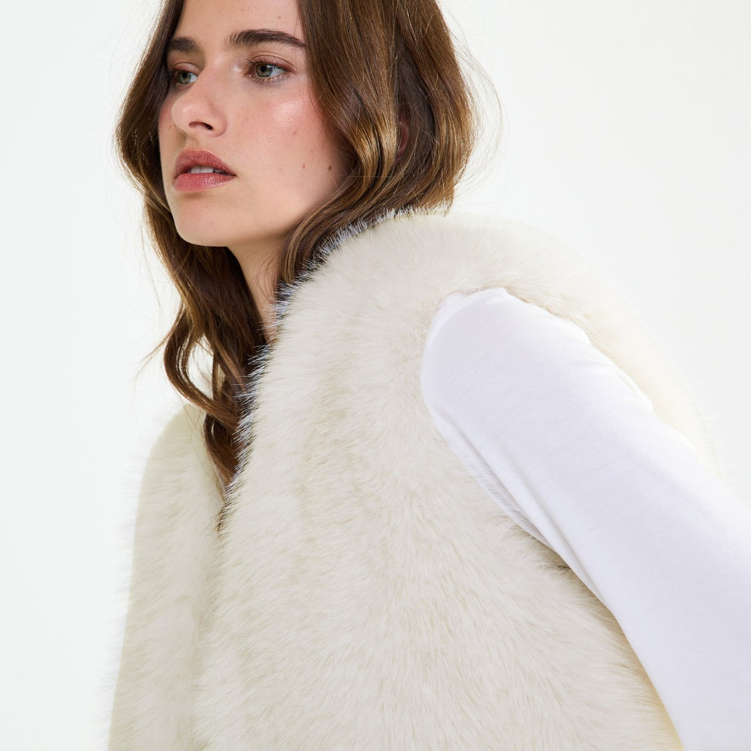 2521290 Laurence Tavernier Colette Vest
