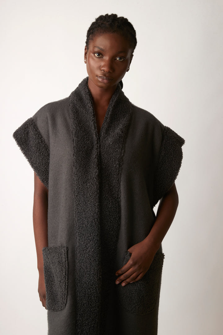 Pluto Qloe Sleeveless Robe